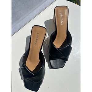 Lisa Vicki, black sandals size 7 1/2